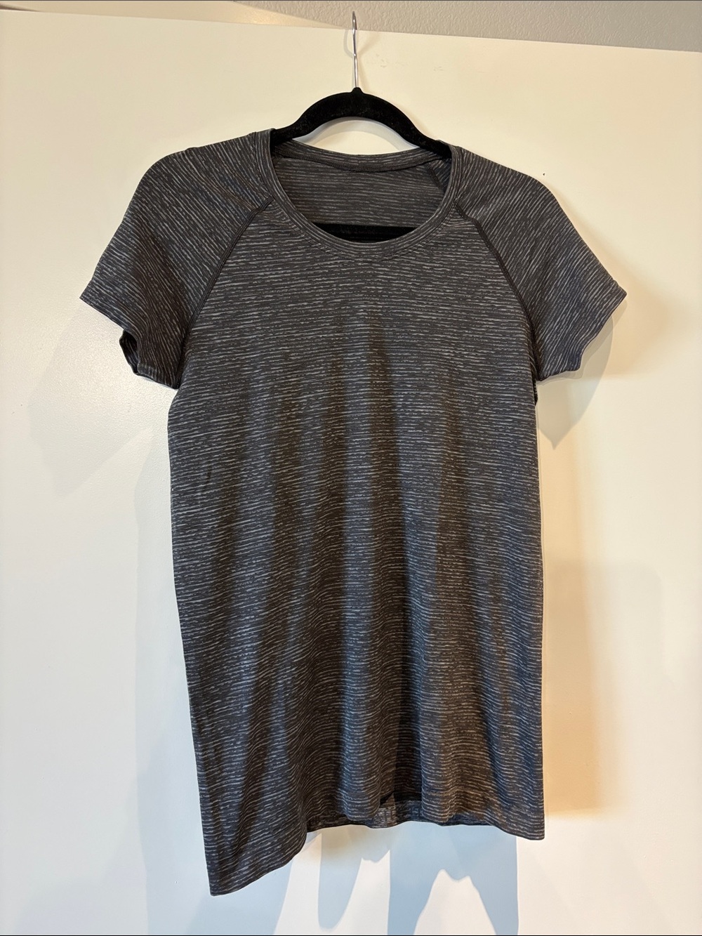 lululemon athletica Gray Heather Short Sleeve Tee